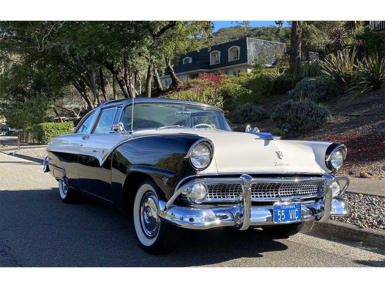 Ford-Crown-victoria-1955-Black-and-white-Black-and-white-7
