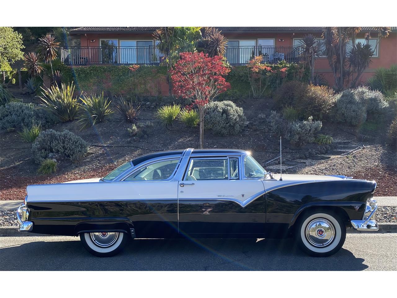 Ford-Crown-victoria-1955-Black-and-white-Black-and-white-8