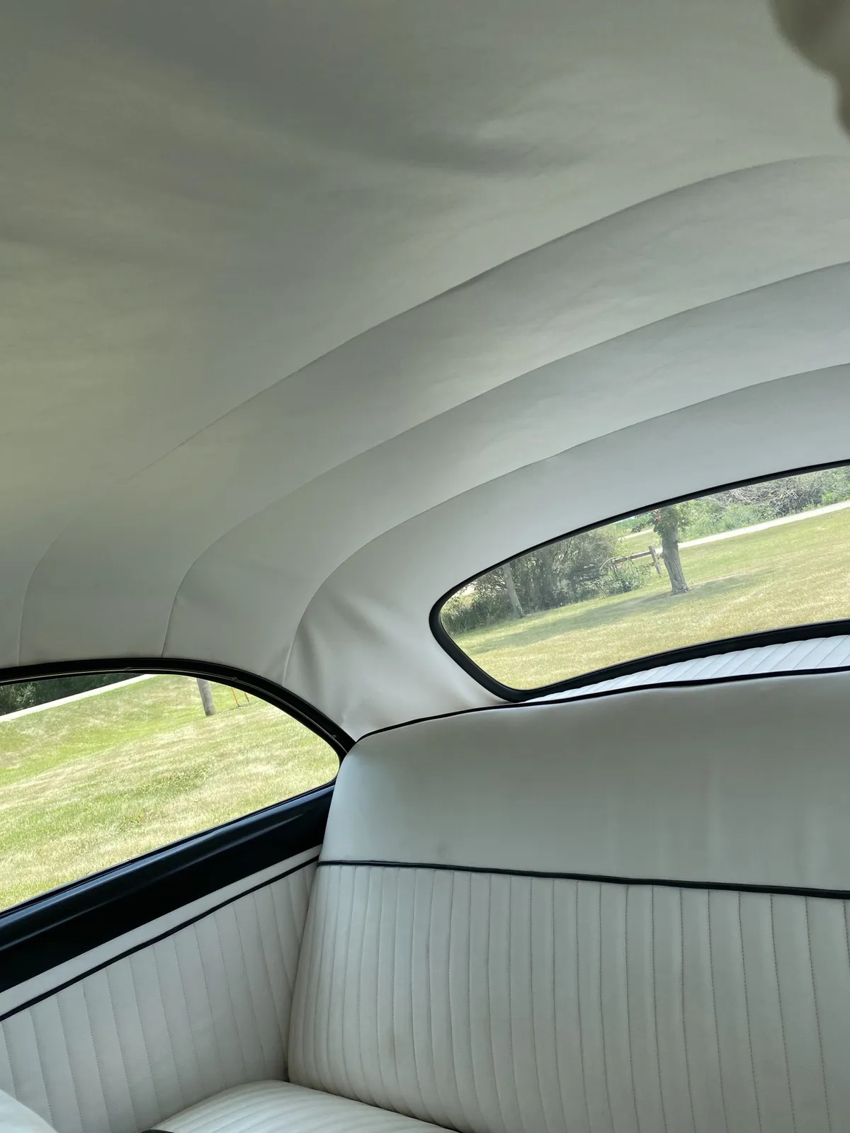 Ford-Custom-1949-Beige-White-11