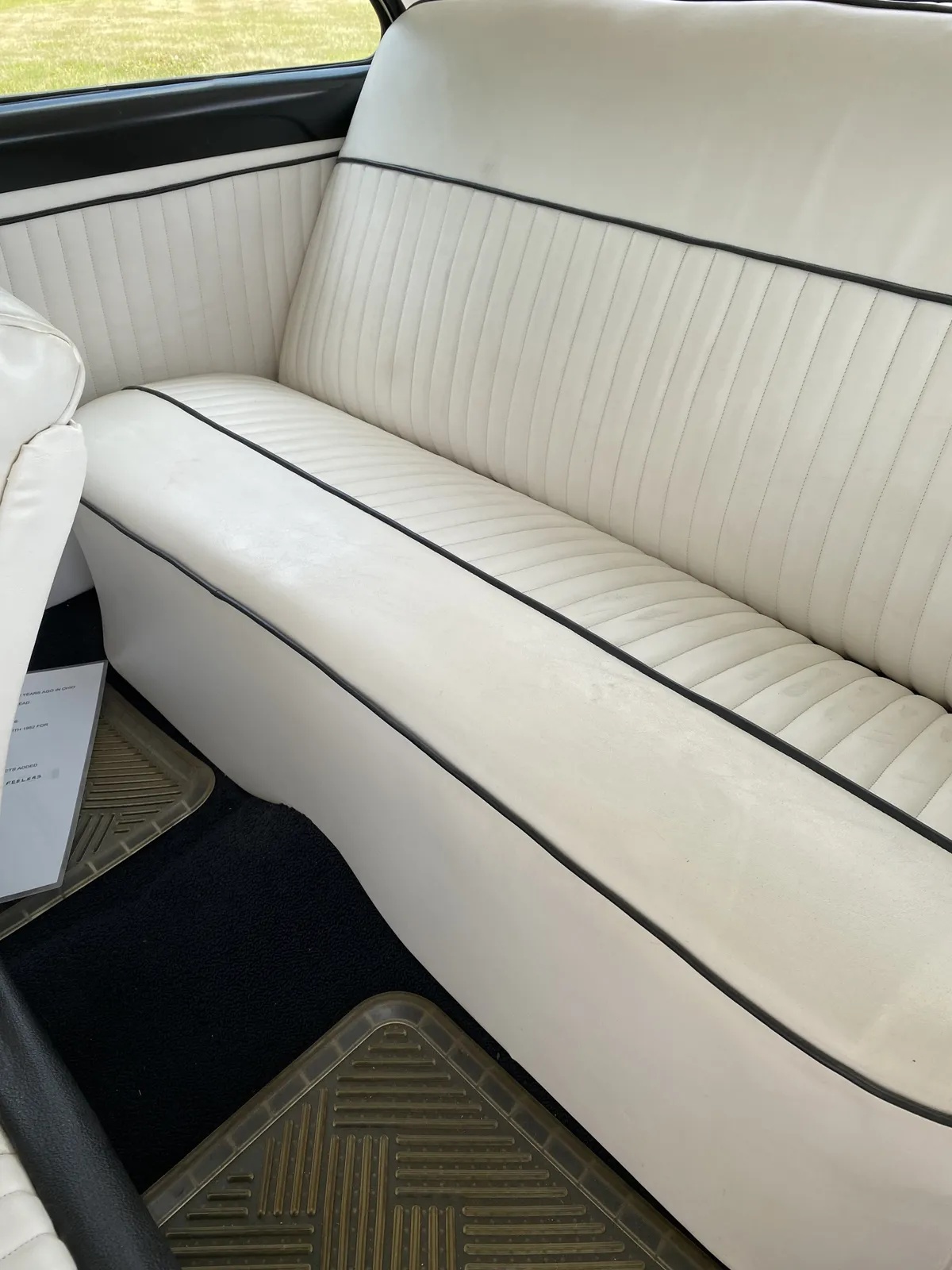 Ford-Custom-1949-Beige-White-12