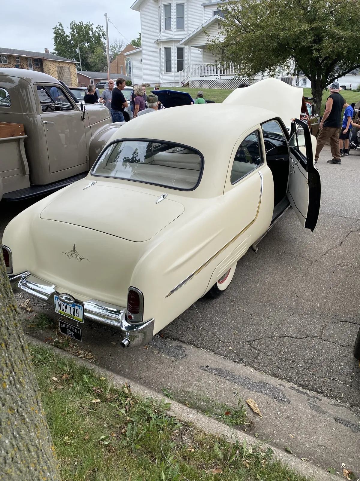 Ford-Custom-1949-Beige-White-18