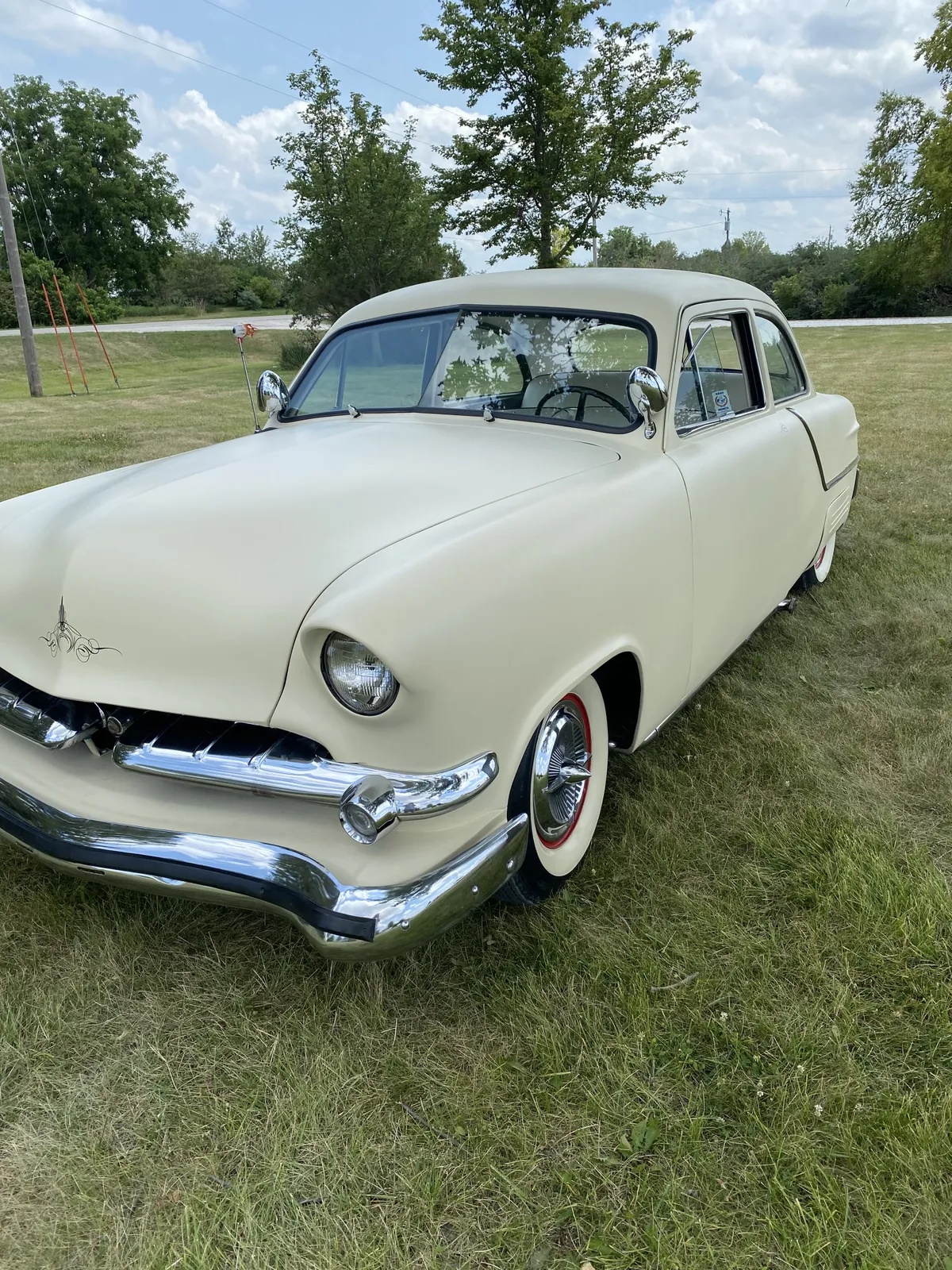 Ford-Custom-1949-Beige-White-2