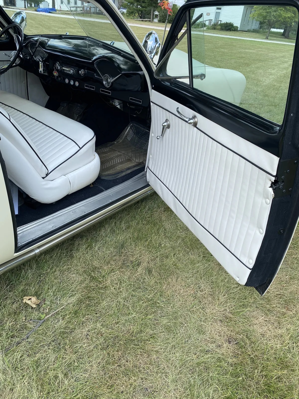 Ford-Custom-1949-Beige-White-5