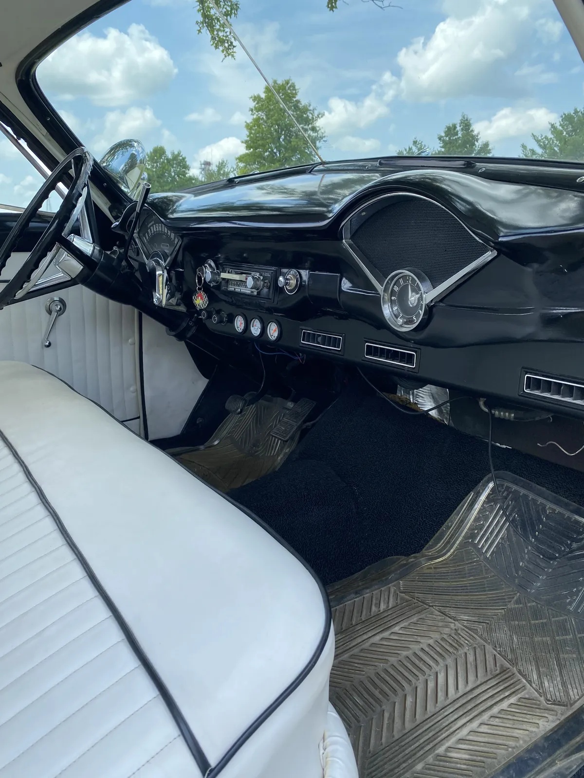 Ford-Custom-1949-Beige-White-6