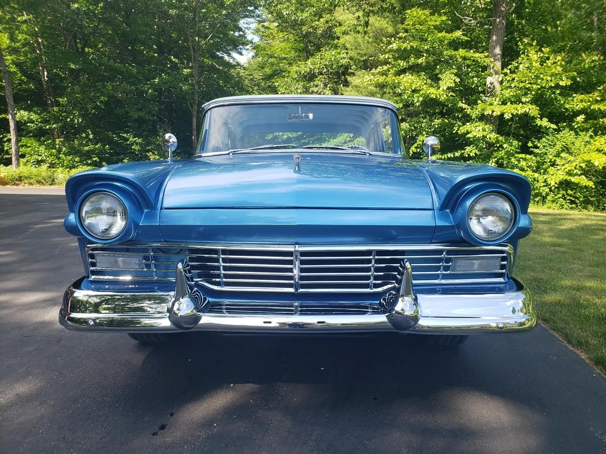 Ford-Custom-1957-Blue-And-White-Blue-And-White-1
