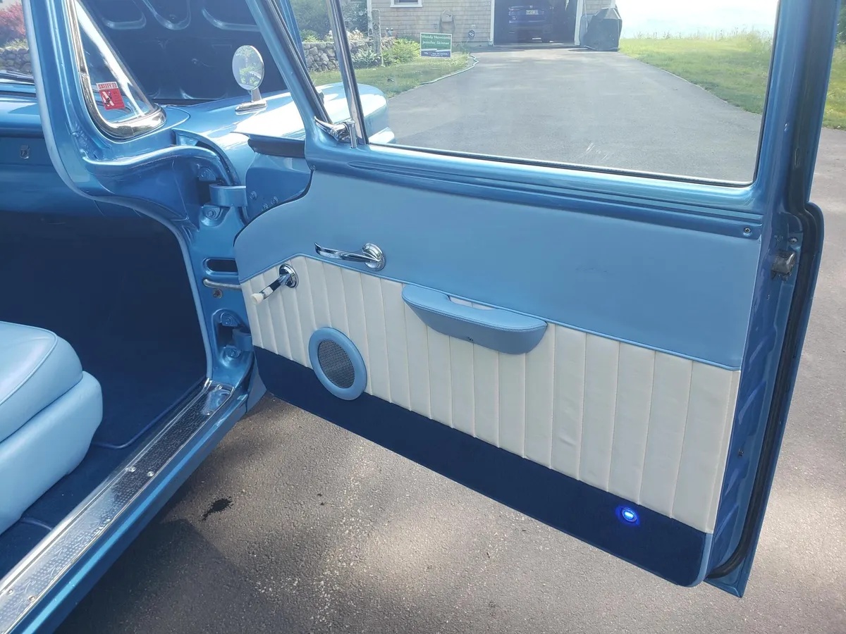 Ford-Custom-1957-Blue-And-White-Blue-And-White-11