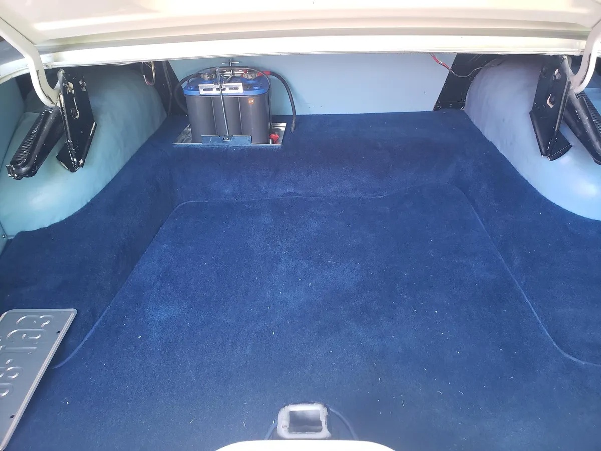 Ford-Custom-1957-Blue-And-White-Blue-And-White-12