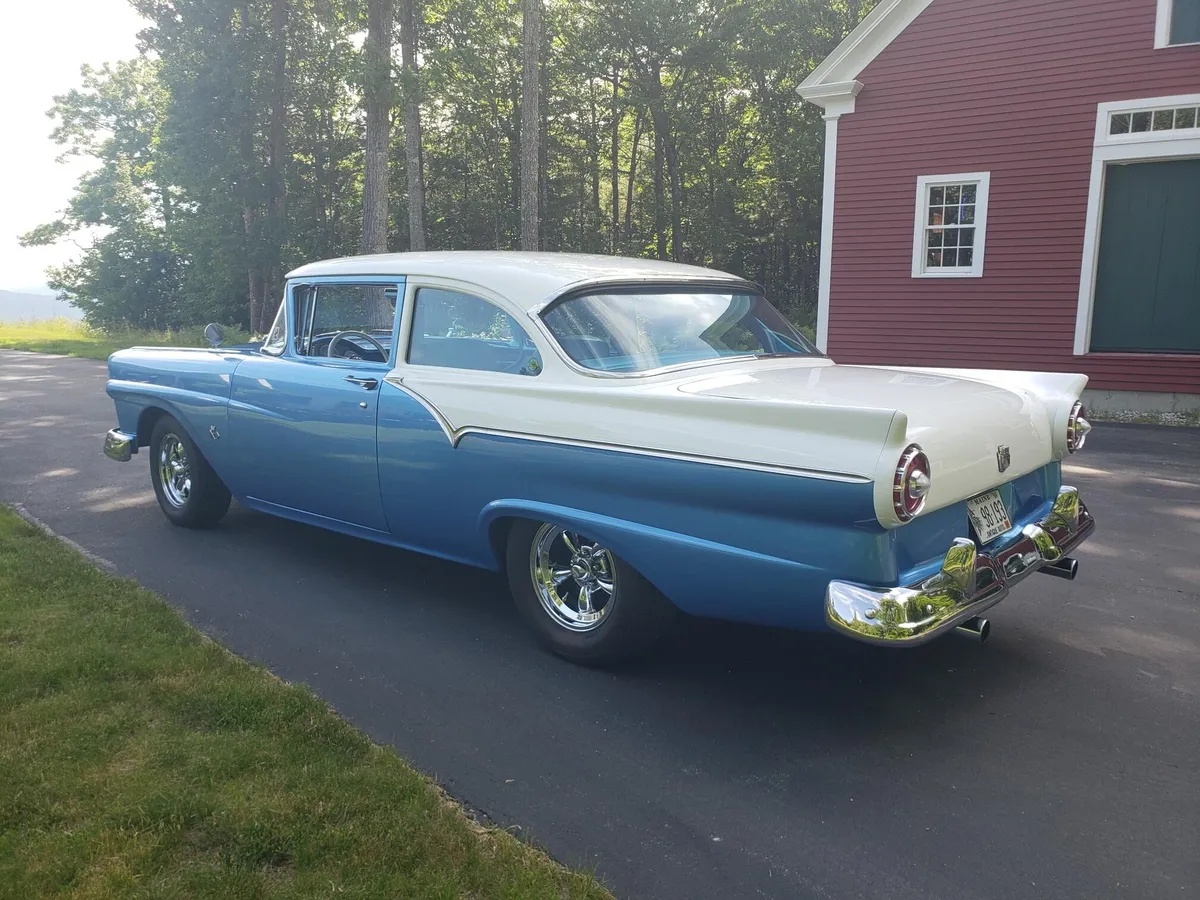 Ford-Custom-1957-Blue-And-White-Blue-And-White-15