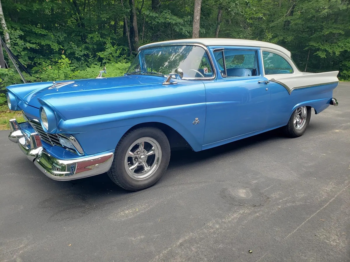 Ford-Custom-1957-Blue-And-White-Blue-And-White-18