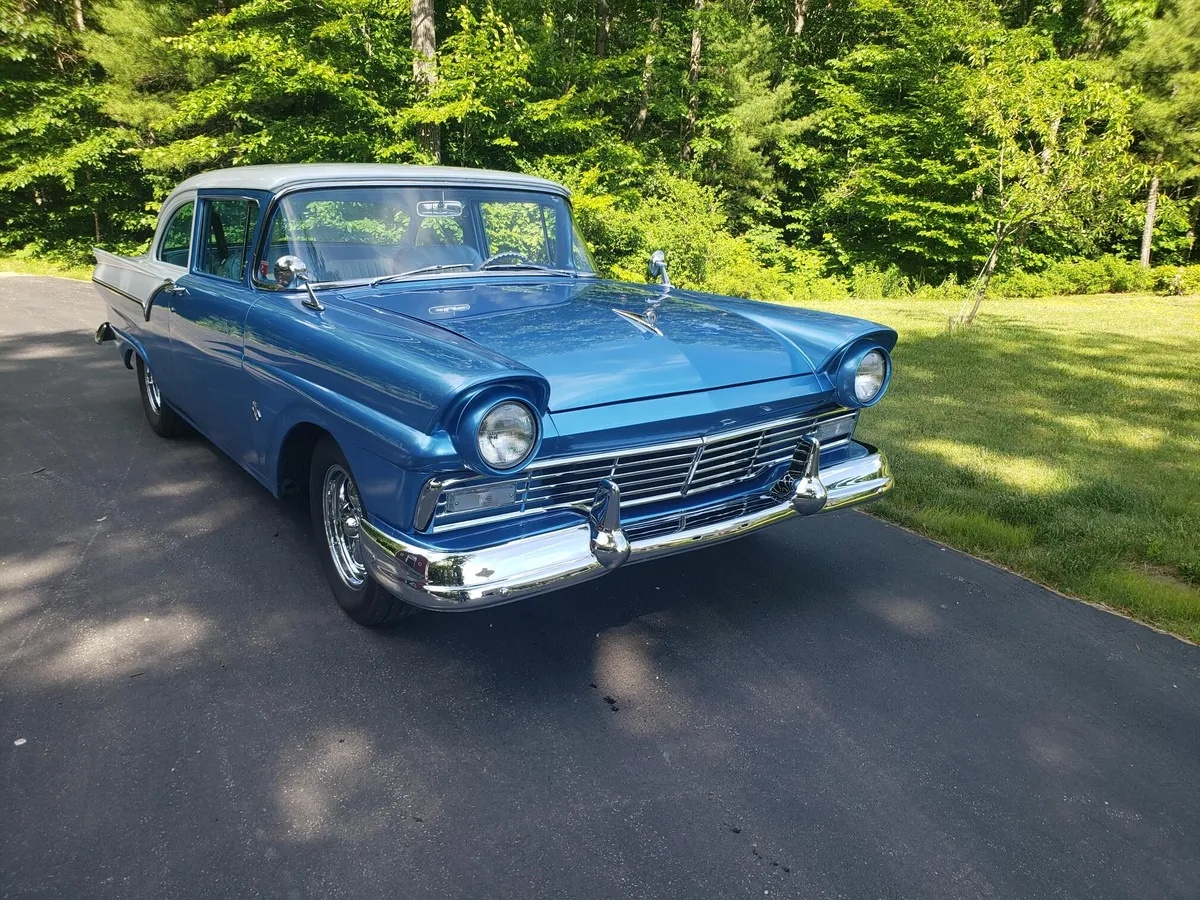 Ford-Custom-1957-Blue-And-White-Blue-And-White-2