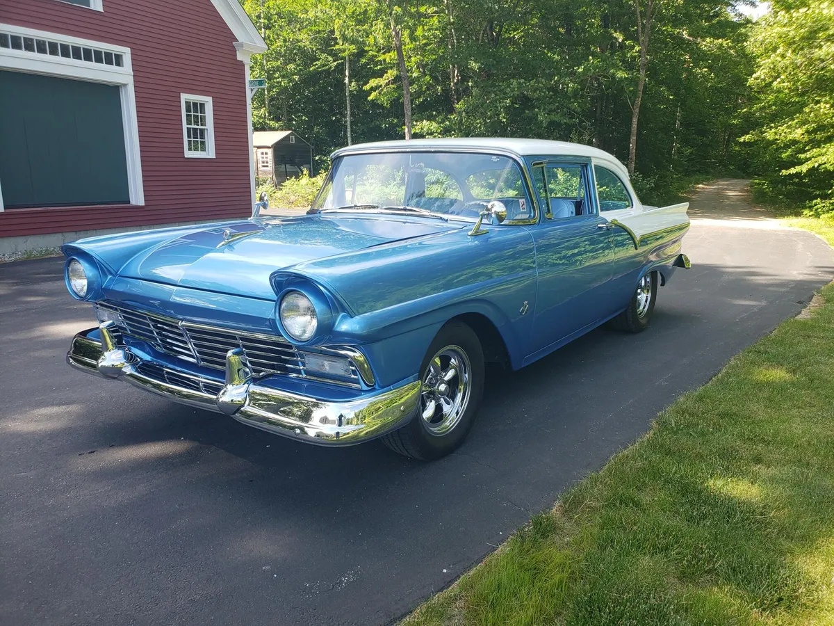 Ford-Custom-1957-Blue-And-White-Blue-And-White-3