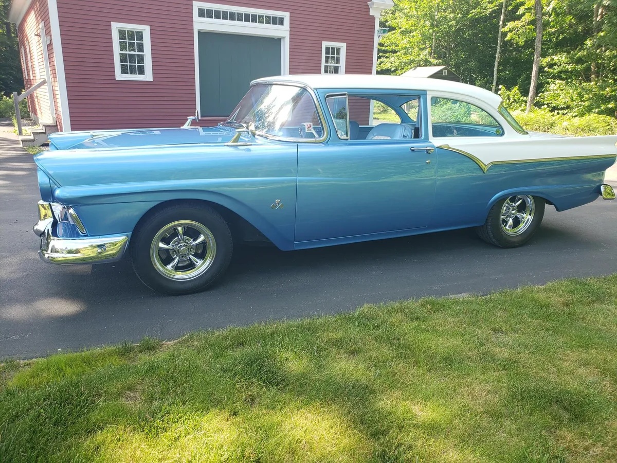 Ford-Custom-1957-Blue-And-White-Blue-And-White-4