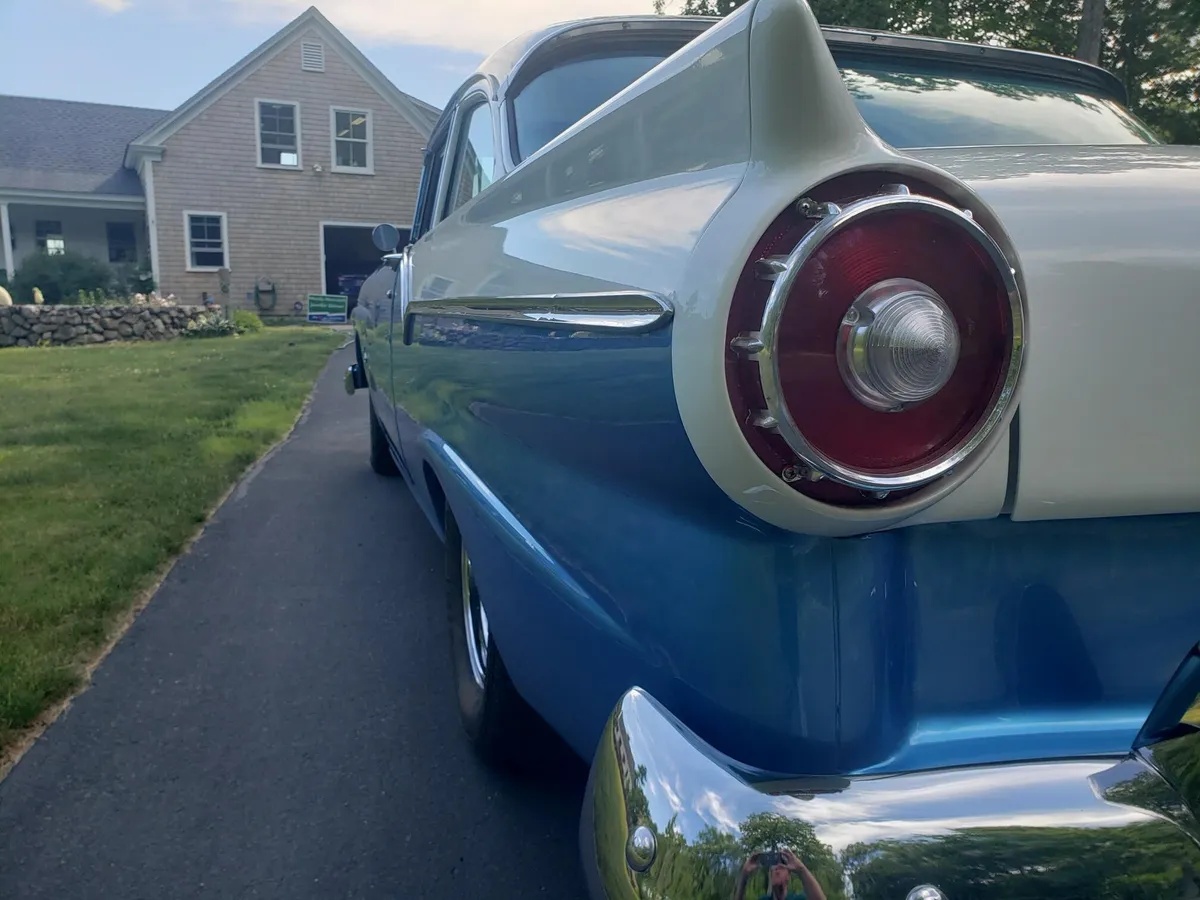 Ford-Custom-1957-Blue-And-White-Blue-And-White-5