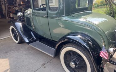 Ford-Deluxe-1931-Elkpoint-Green-Tan-1