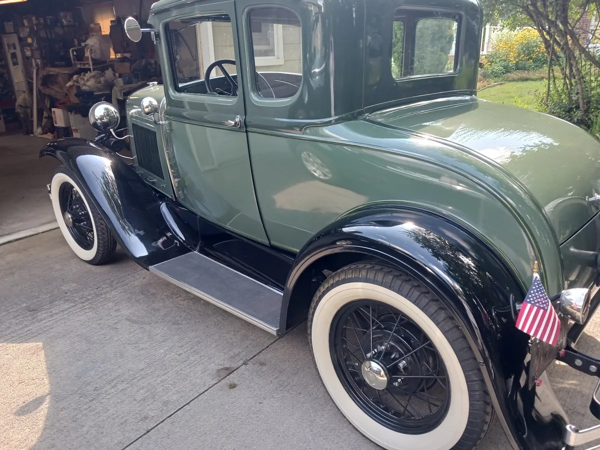 Ford-Deluxe-1931-Elkpoint-Green-Tan-1