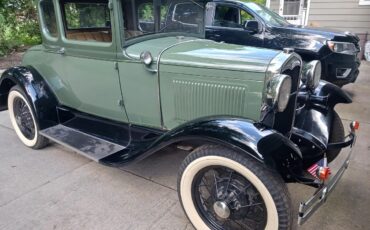 Ford-Deluxe-1931-Elkpoint-Green-Tan-2