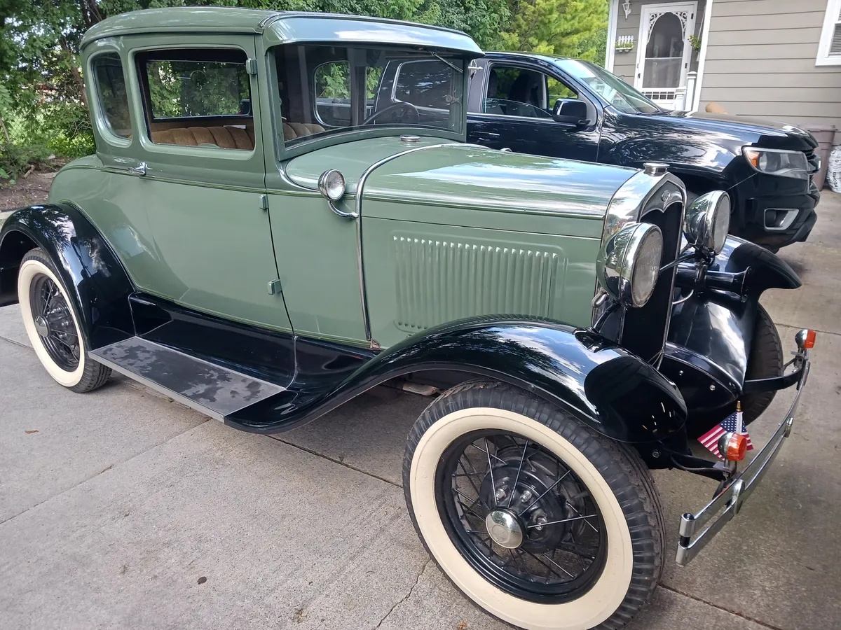 Ford-Deluxe-1931-Elkpoint-Green-Tan-2