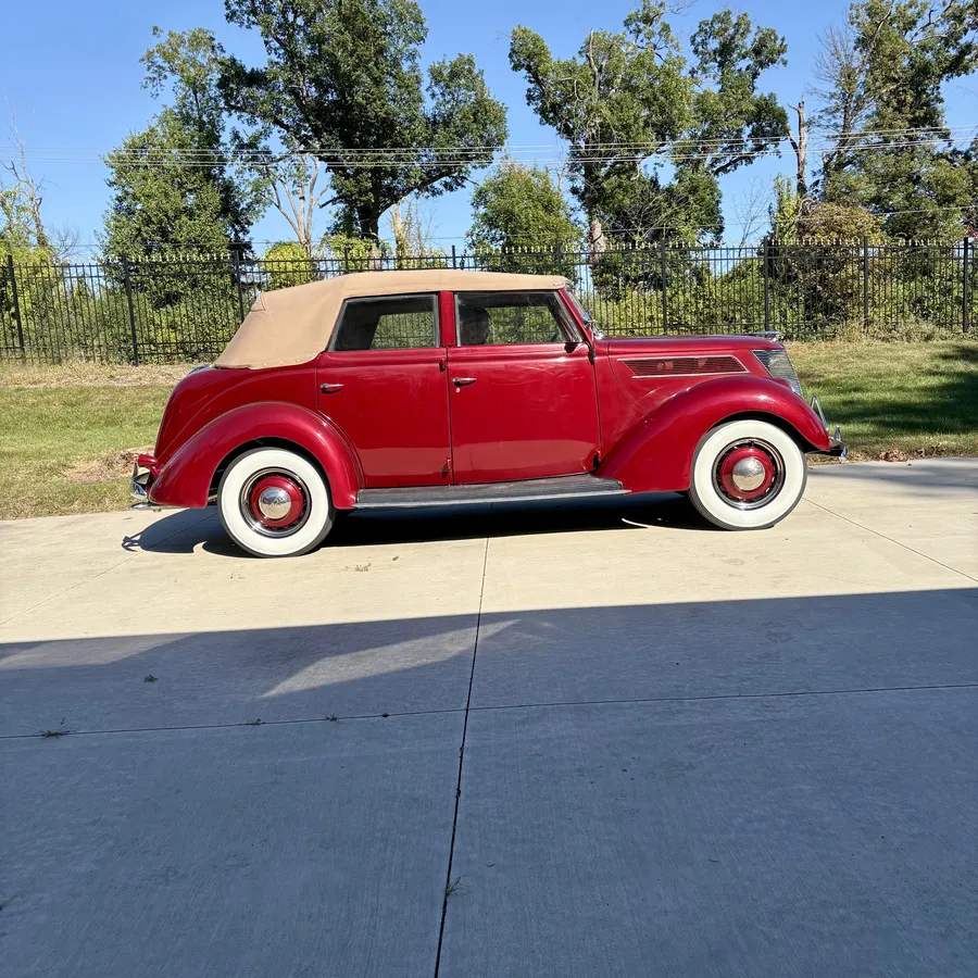 Ford-Deluxe-1937-Red-Tan-3