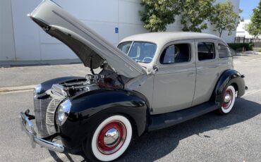 Ford-Deluxe-1940-Black-amp-Gray-Gray-Black-and-Red-1
