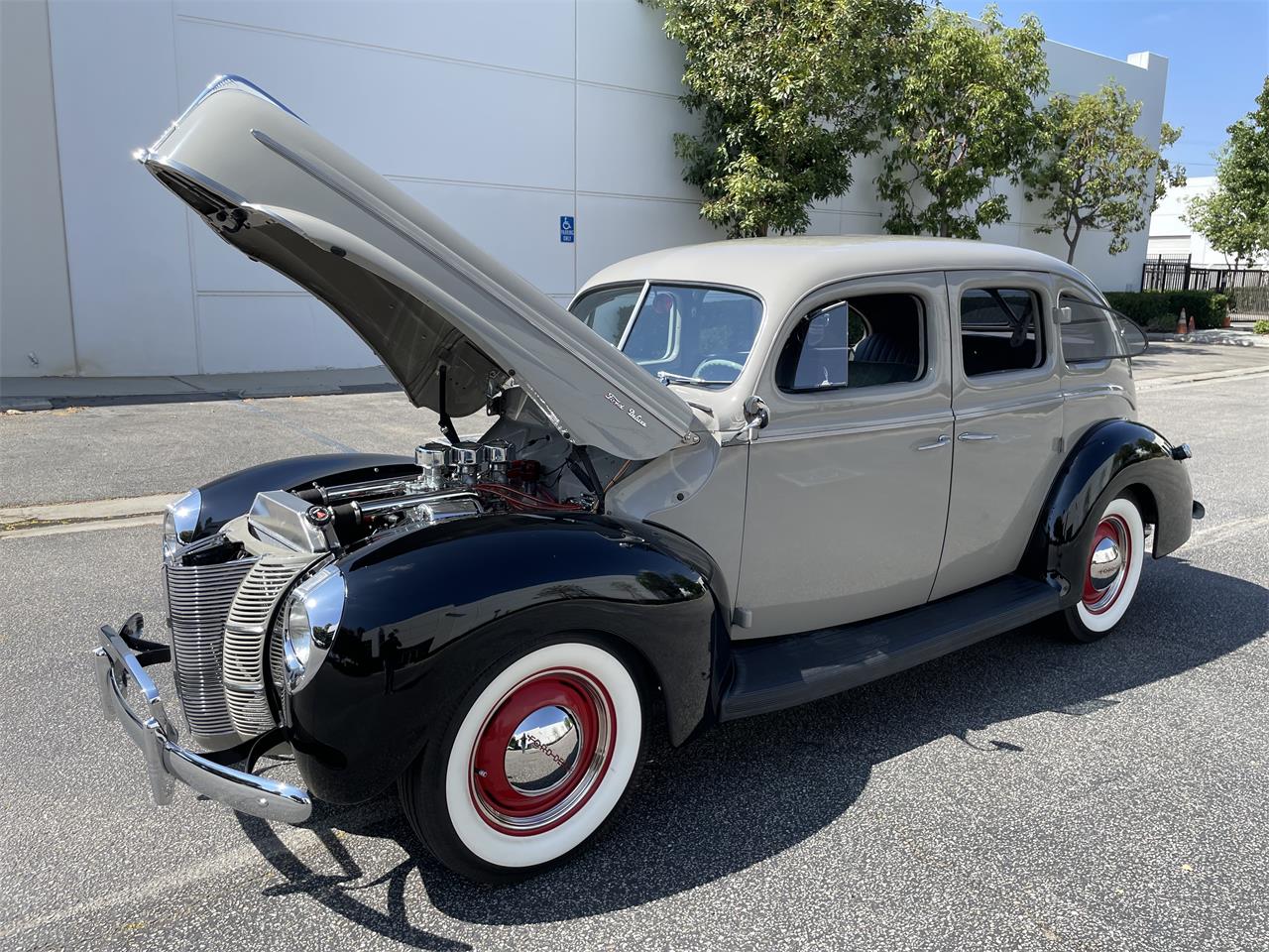 Ford-Deluxe-1940-Black-amp-Gray-Gray-Black-and-Red-1