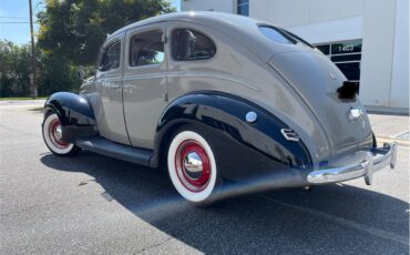 Ford-Deluxe-1940-Black-amp-Gray-Gray-Black-and-Red-11