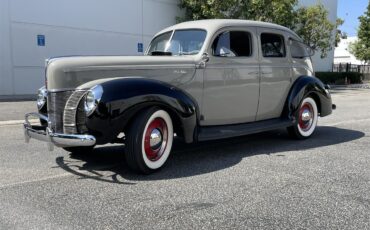Ford-Deluxe-1940-Black-amp-Gray-Gray-Black-and-Red-12