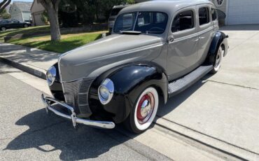 Ford-Deluxe-1940-Black-amp-Gray-Gray-Black-and-Red-13