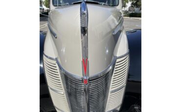 Ford-Deluxe-1940-Black-amp-Gray-Gray-Black-and-Red-15