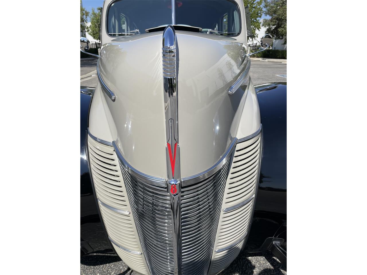 Ford-Deluxe-1940-Black-amp-Gray-Gray-Black-and-Red-15