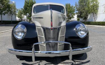 Ford-Deluxe-1940-Black-amp-Gray-Gray-Black-and-Red-16