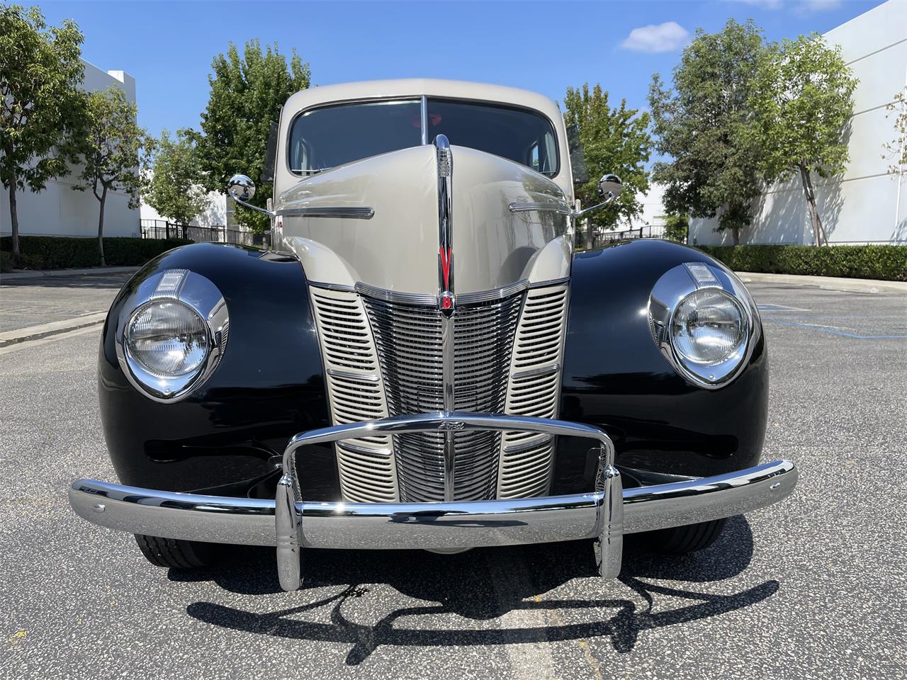 Ford-Deluxe-1940-Black-amp-Gray-Gray-Black-and-Red-16