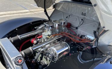 Ford-Deluxe-1940-Black-amp-Gray-Gray-Black-and-Red-18