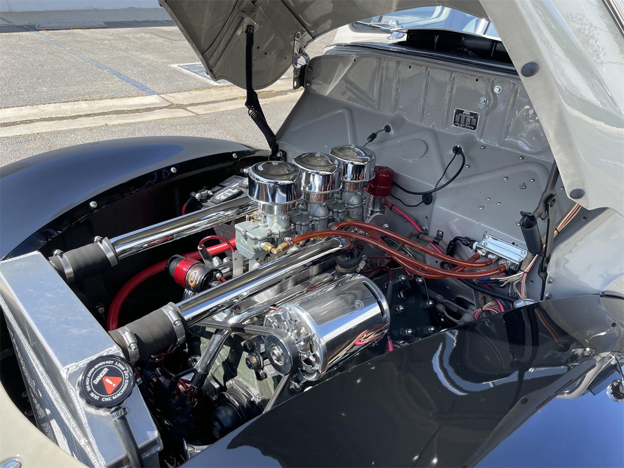 Ford-Deluxe-1940-Black-amp-Gray-Gray-Black-and-Red-18