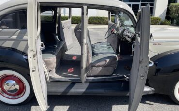 Ford-Deluxe-1940-Black-amp-Gray-Gray-Black-and-Red-2