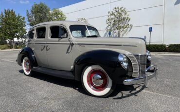 Ford-Deluxe-1940-Black-amp-Gray-Gray-Black-and-Red-22