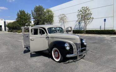 Ford-Deluxe-1940-Black-amp-Gray-Gray-Black-and-Red-23