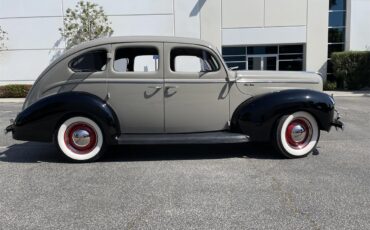 Ford-Deluxe-1940-Black-amp-Gray-Gray-Black-and-Red-24