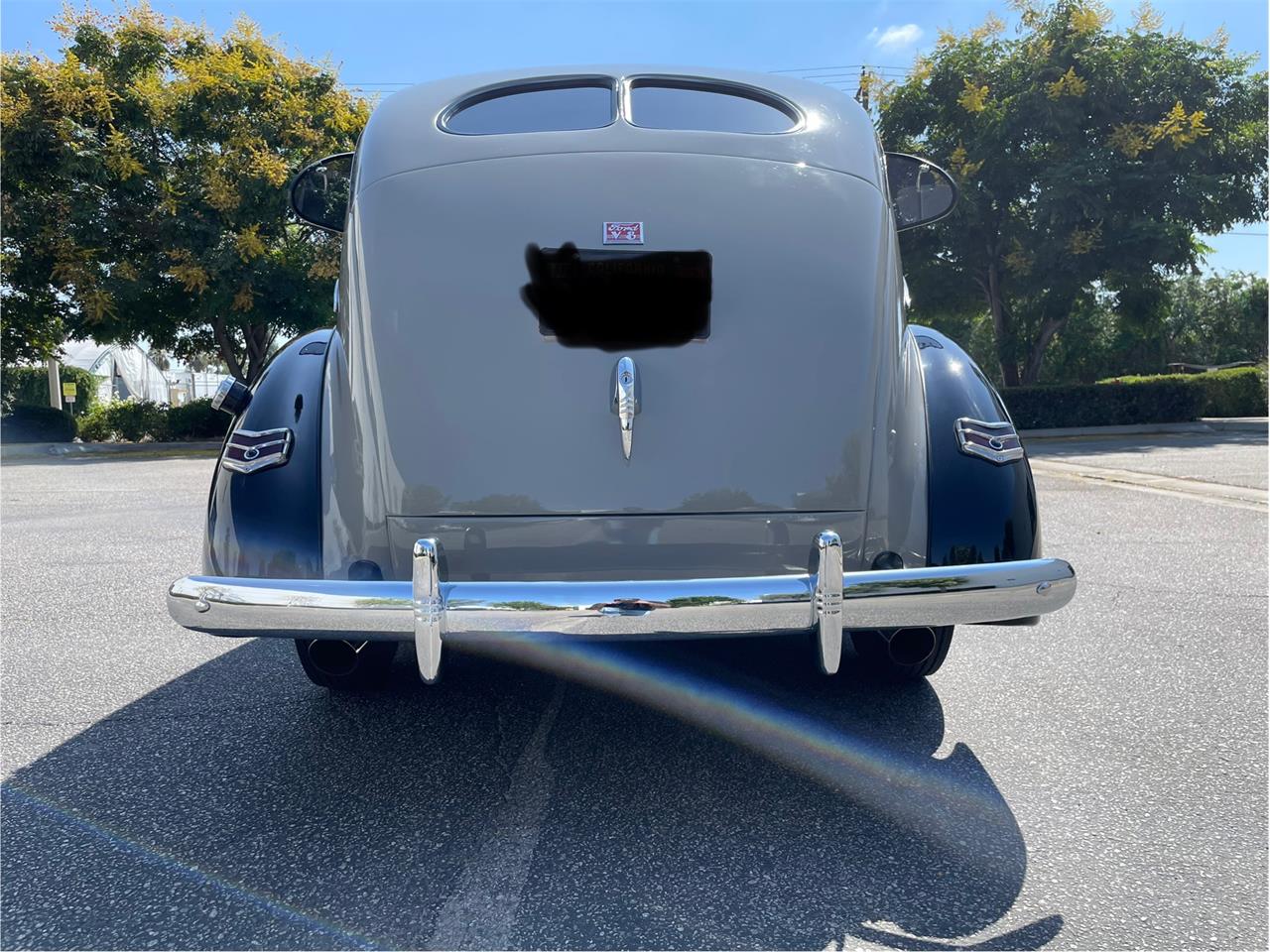 Ford-Deluxe-1940-Black-amp-Gray-Gray-Black-and-Red-25