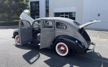 Ford-Deluxe-1940-Black-amp-Gray-Gray-Black-and-Red-28
