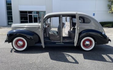 Ford-Deluxe-1940-Black-amp-Gray-Gray-Black-and-Red-29