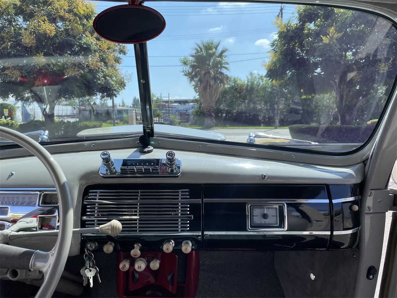 Ford-Deluxe-1940-Black-amp-Gray-Gray-Black-and-Red-3