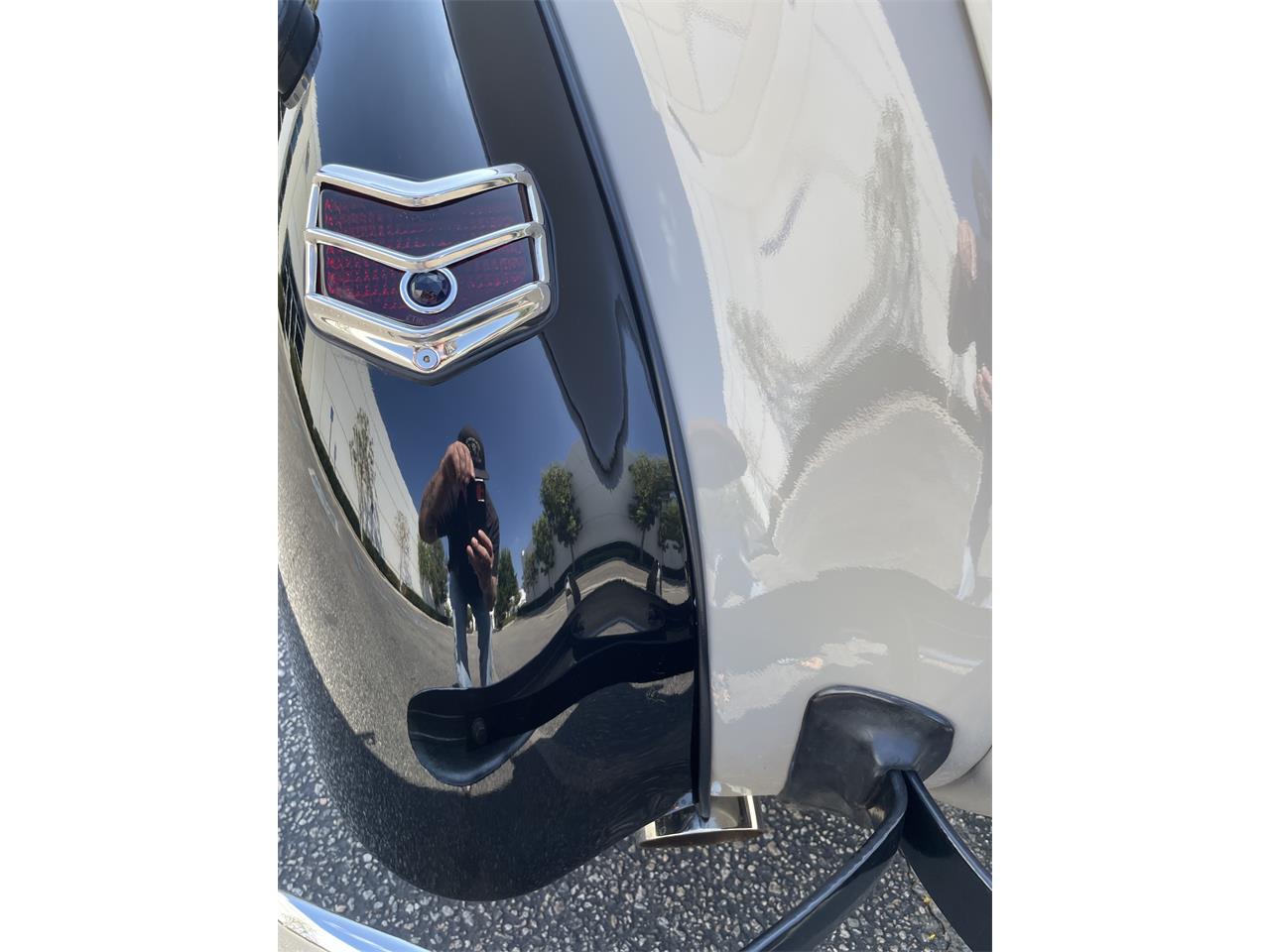 Ford-Deluxe-1940-Black-amp-Gray-Gray-Black-and-Red-32