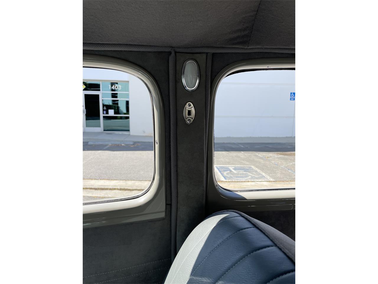 Ford-Deluxe-1940-Black-amp-Gray-Gray-Black-and-Red-33