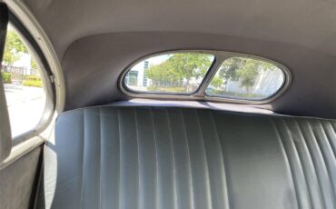 Ford-Deluxe-1940-Black-amp-Gray-Gray-Black-and-Red-35