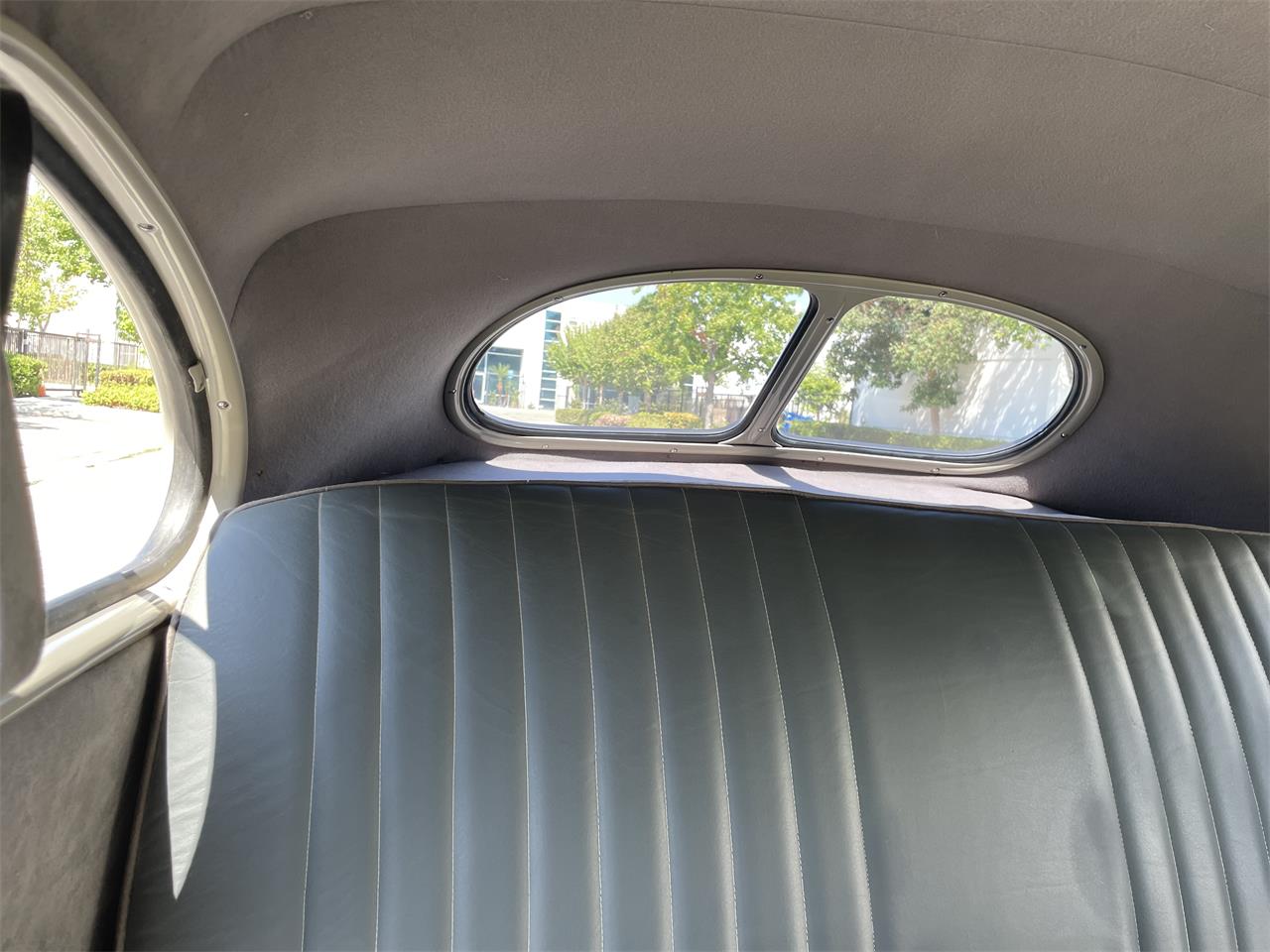 Ford-Deluxe-1940-Black-amp-Gray-Gray-Black-and-Red-35