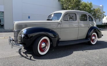 Ford-Deluxe-1940-Black-amp-Gray-Gray-Black-and-Red