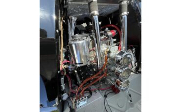 Ford-Deluxe-1940-Black-amp-Gray-Gray-Black-and-Red-42