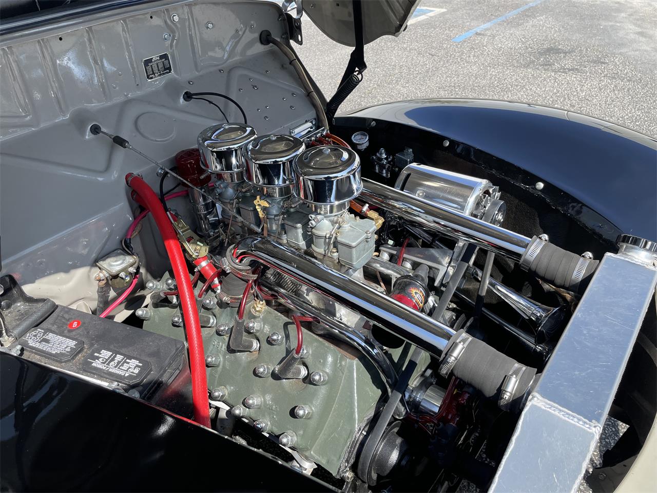 Ford-Deluxe-1940-Black-amp-Gray-Gray-Black-and-Red-44