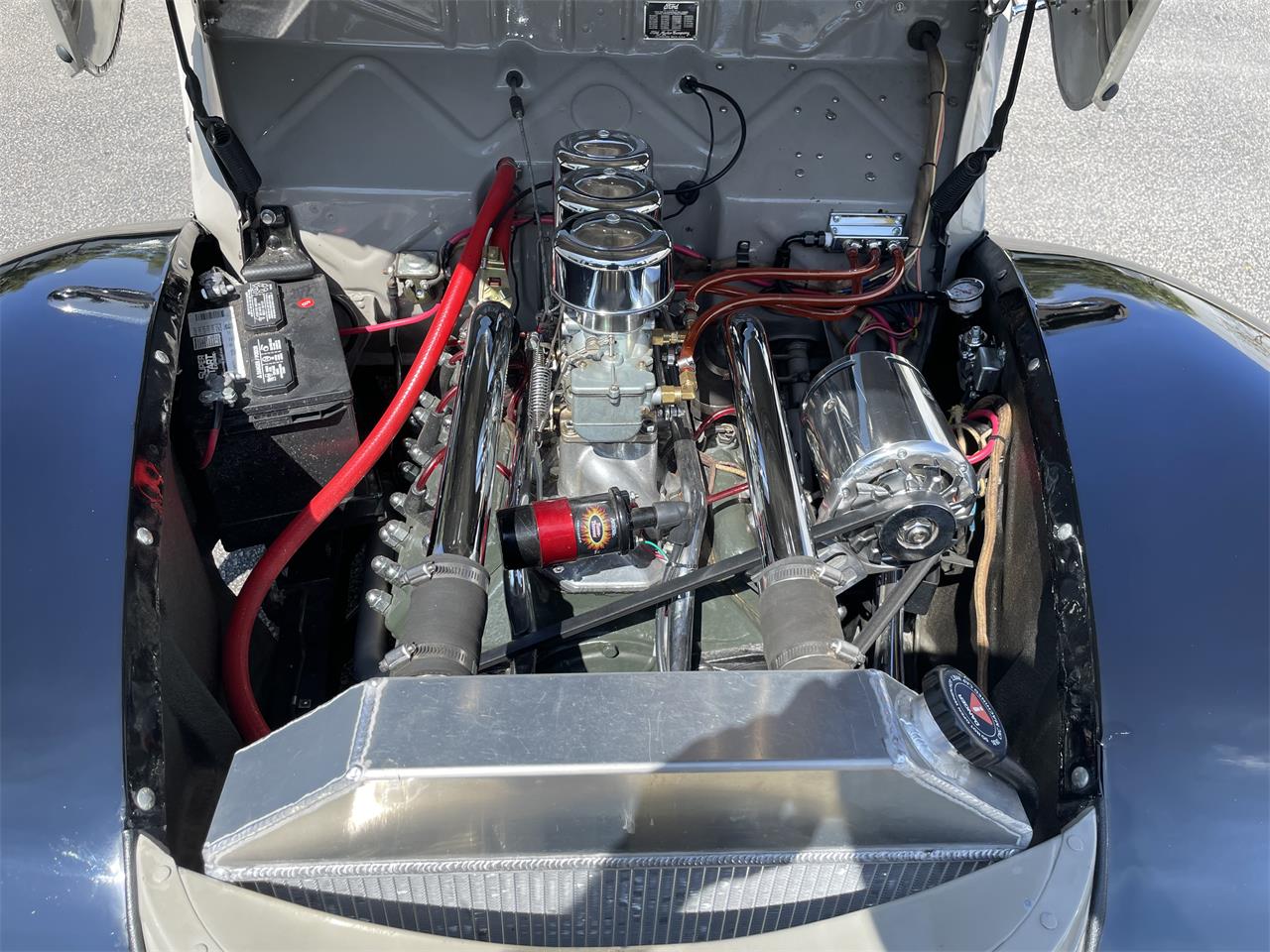 Ford-Deluxe-1940-Black-amp-Gray-Gray-Black-and-Red-45