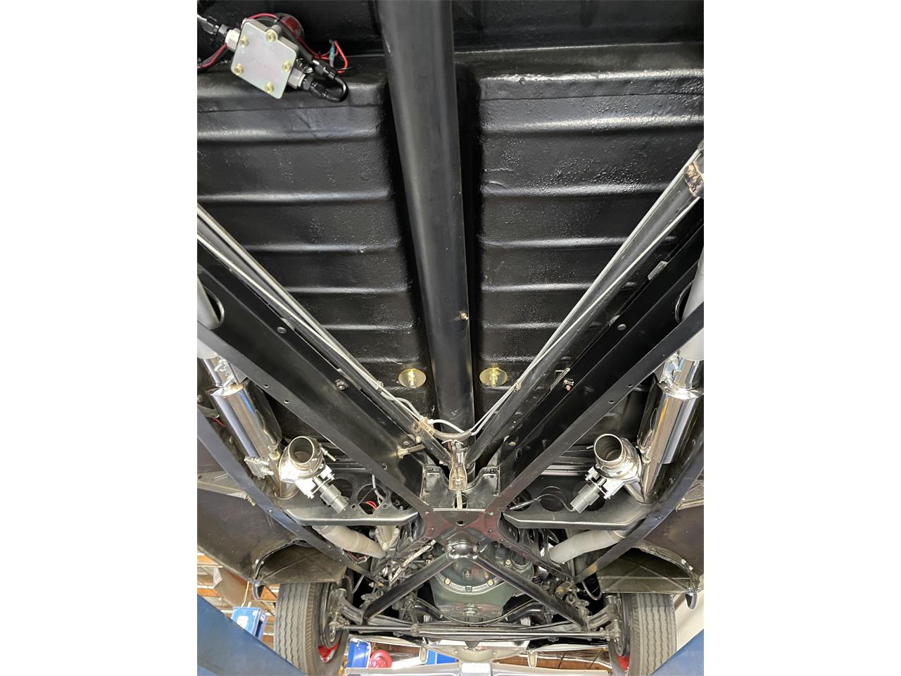 Ford-Deluxe-1940-Black-amp-Gray-Gray-Black-and-Red-53